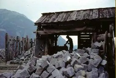 Guber - Arbeit im Stein